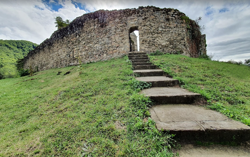 Cel Mai Vechi Monument De Arhitectură în Stil Romanic Pur Din